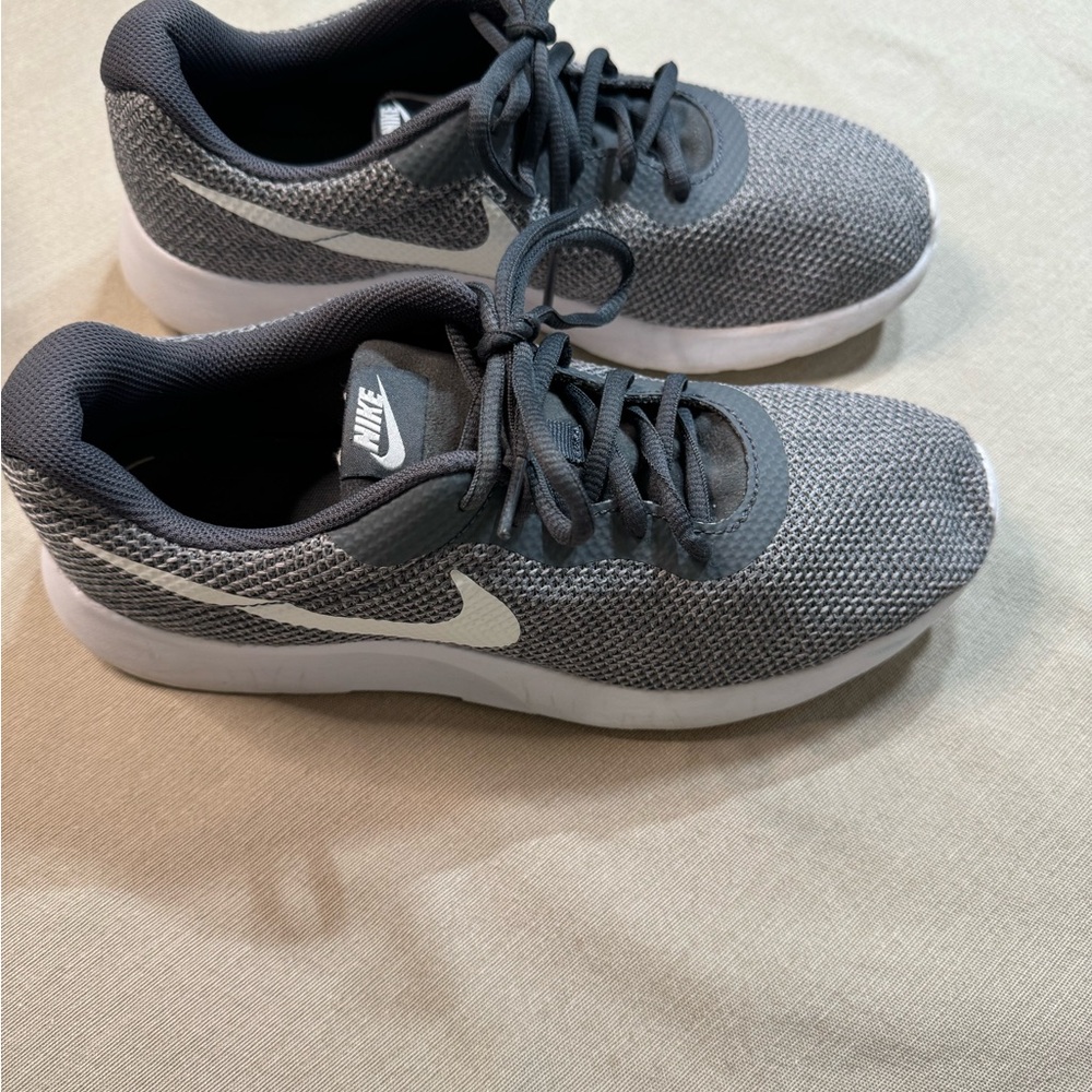 Nike Tanjun dark grey. Worn but in great condition! SIZE 9 women’s ~